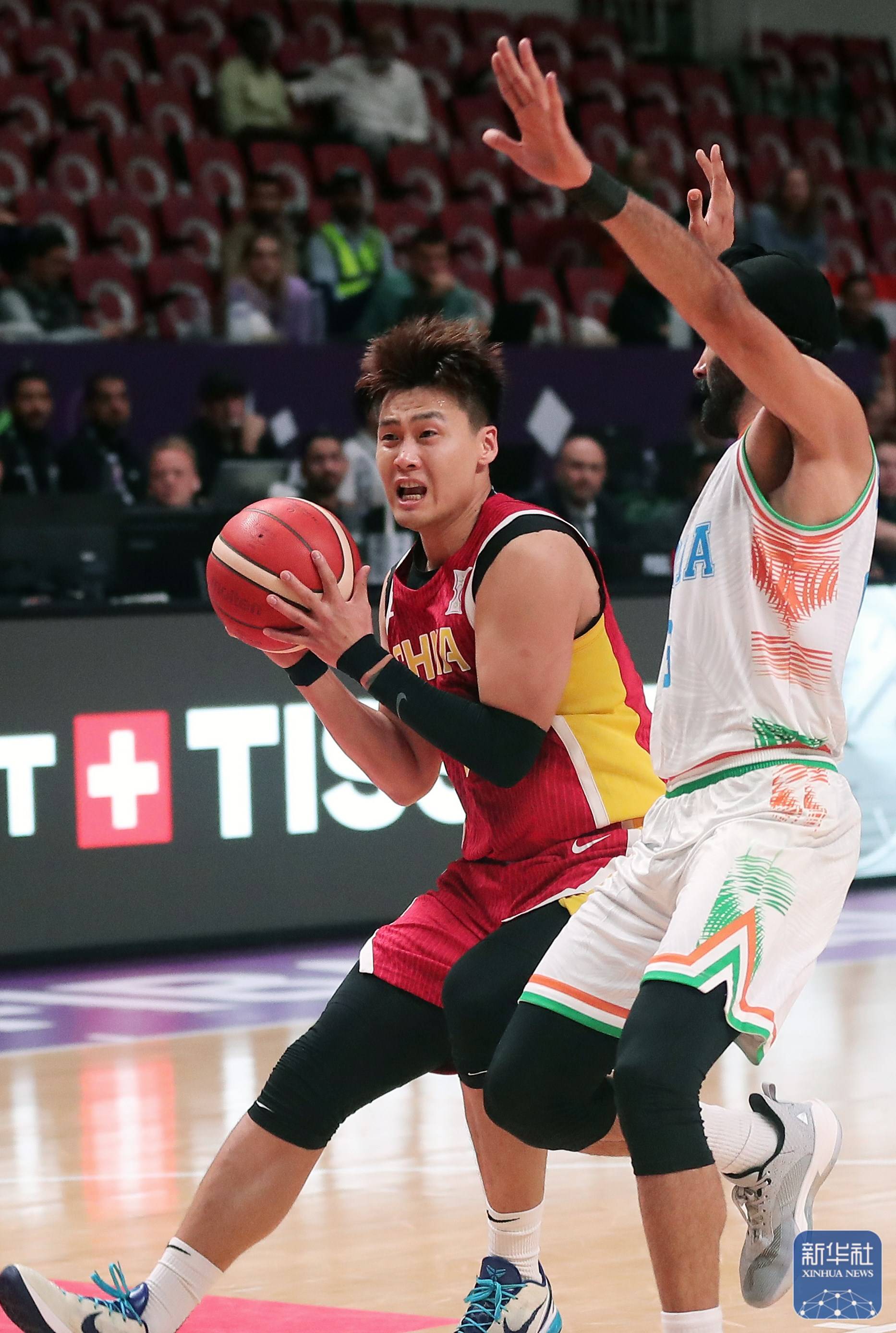 深圳男篮训练开放日，国际比赛日复出首秀引欢呼，国王杯在即，临场指挥获称赞的简单介绍